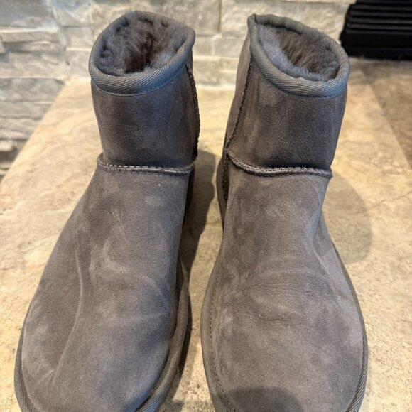 UGG™|  Women's Classic Mini II | Gray | US 6 | Worn Insid | Excellent Condition - Picture 3 of 9